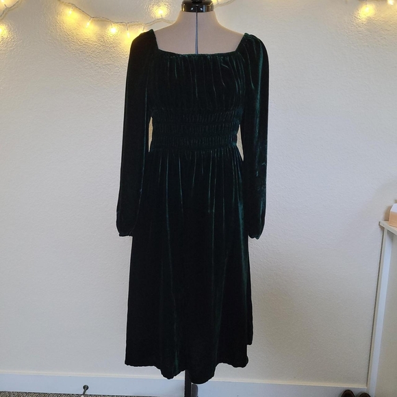Hill House Velvet Dress • Open to trades - Picture 2 of 6